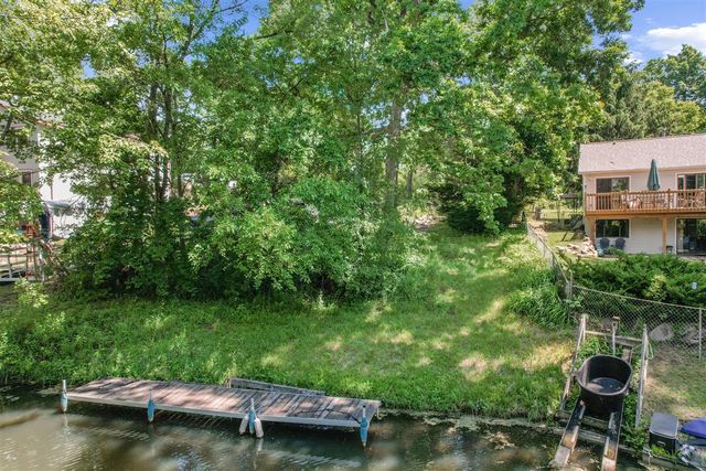 4325 Oakguard Drive, White Lake, MI 48383