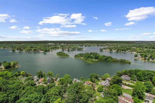 4325 Oakguard Drive, White Lake, MI 48383