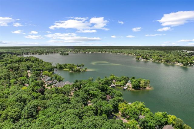4325 Oakguard Drive, White Lake, MI 48383