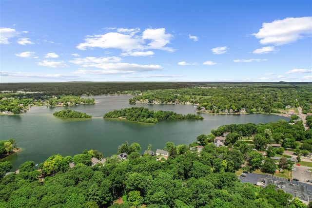4325 Oakguard Drive, White Lake, MI 48383