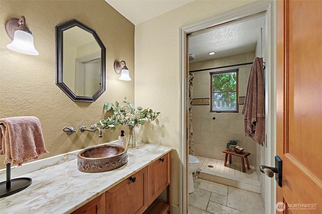 12838 NE 73rd Street, Kirkland, WA 98033