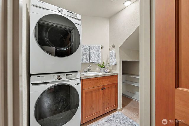 12838 NE 73rd Street, Kirkland, WA 98033