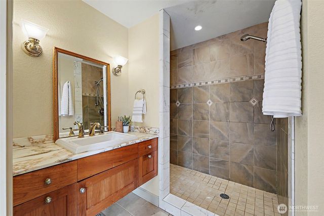 12838 NE 73rd Street, Kirkland, WA 98033