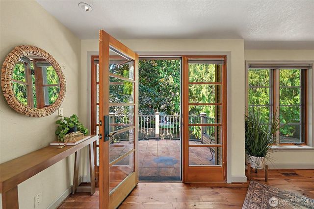12838 NE 73rd Street, Kirkland, WA 98033