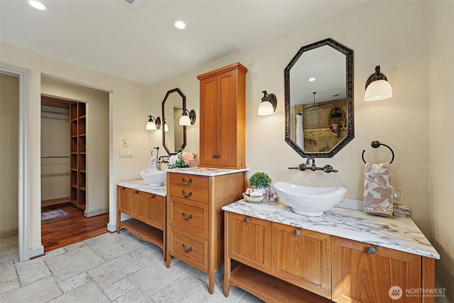 12838 NE 73rd Street, Kirkland, WA 98033