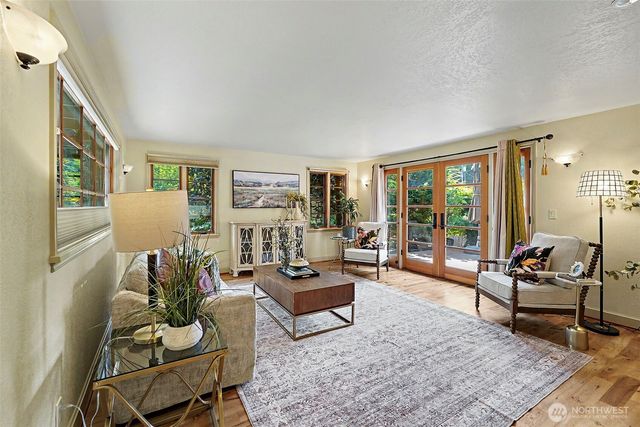 12838 NE 73rd Street, Kirkland, WA 98033