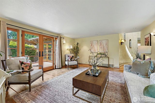 12838 NE 73rd Street, Kirkland, WA 98033
