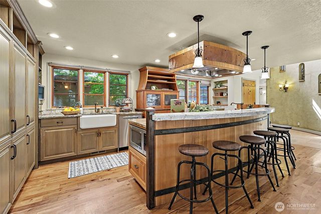 12838 NE 73rd Street, Kirkland, WA 98033