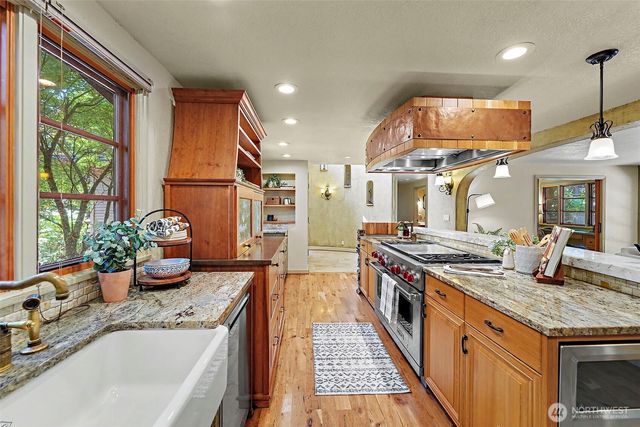 12838 NE 73rd Street, Kirkland, WA 98033