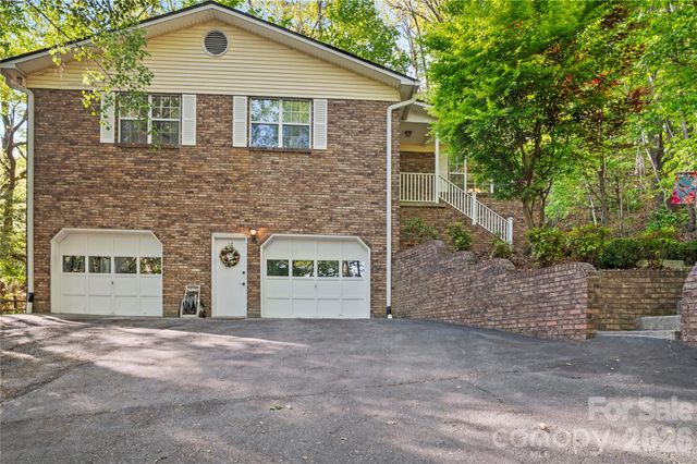 12 Steeplechase Court, Hendersonville, NC 28791