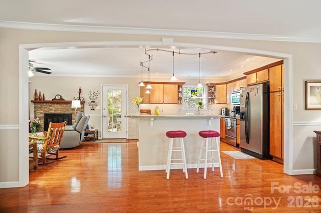 12 Steeplechase Court, Hendersonville, NC 28791