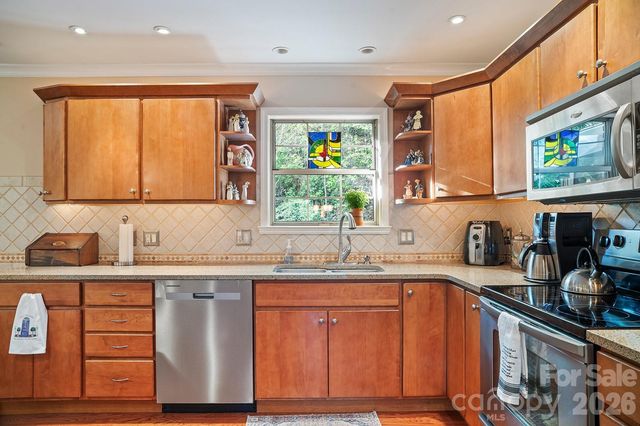 12 Steeplechase Court, Hendersonville, NC 28791