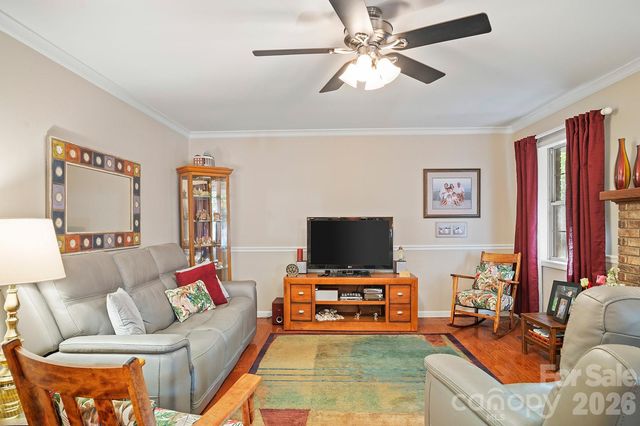 12 Steeplechase Court, Hendersonville, NC 28791