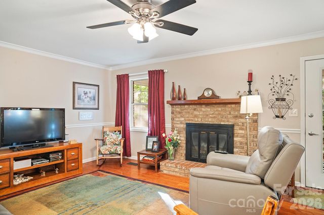 12 Steeplechase Court, Hendersonville, NC 28791