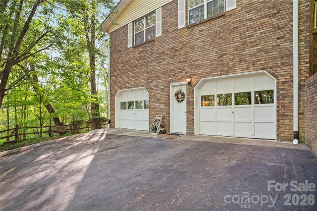 12 Steeplechase Court, Hendersonville, NC 28791