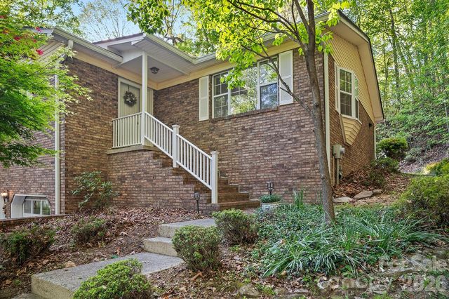 12 Steeplechase Court, Hendersonville, NC 28791