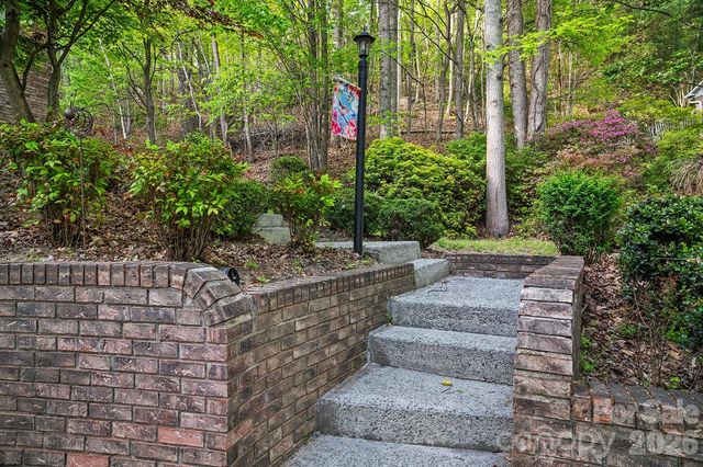 12 Steeplechase Court, Hendersonville, NC 28791