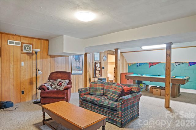 12 Steeplechase Court, Hendersonville, NC 28791
