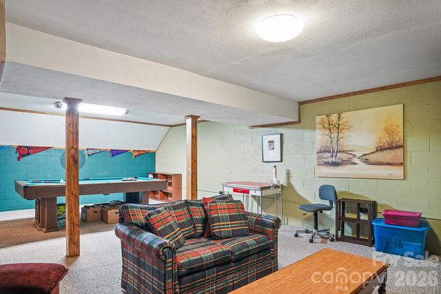 12 Steeplechase Court, Hendersonville, NC 28791