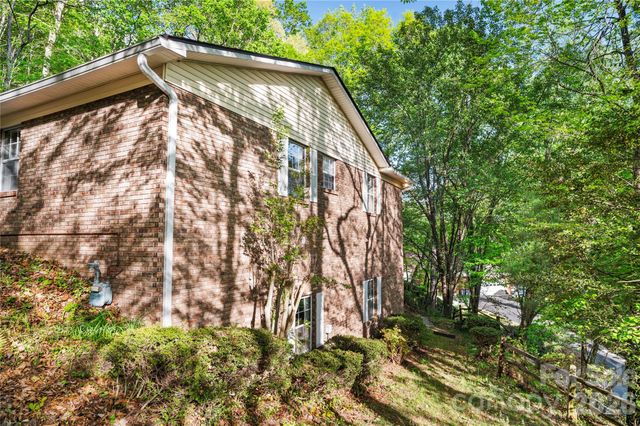 12 Steeplechase Court, Hendersonville, NC 28791