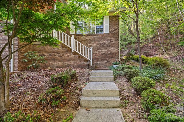 12 Steeplechase Court, Hendersonville, NC 28791