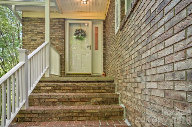 12 Steeplechase Court, Hendersonville, NC 28791