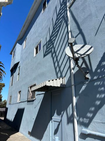 2831 Martin Luther King Jr Way, Oakland, CA 94609