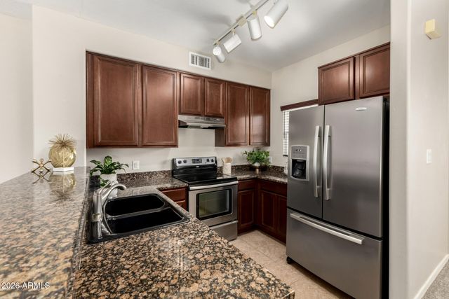 1384 S SABINO Drive, Gilbert, AZ 85296