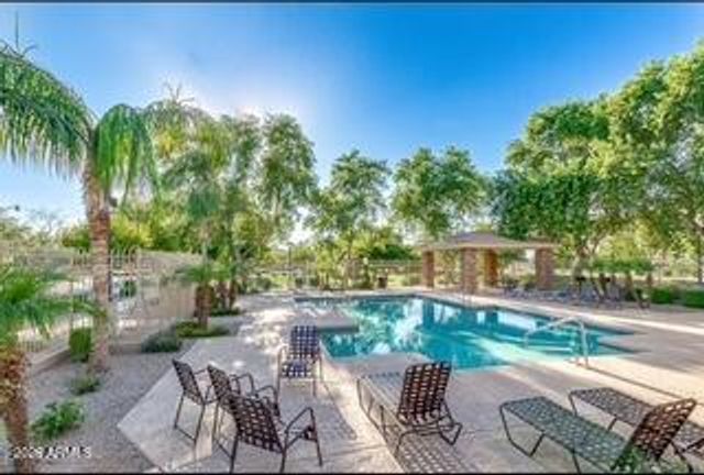 1384 S SABINO Drive, Gilbert, AZ 85296