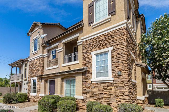 1384 S SABINO Drive, Gilbert, AZ 85296