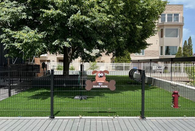 5815 N Sheridan Road 309, Chicago, IL 60660