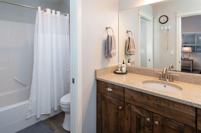 3380 SW 28th Street, Redmond, OR 97756