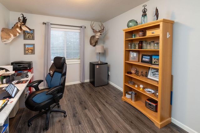 3380 SW 28th Street, Redmond, OR 97756