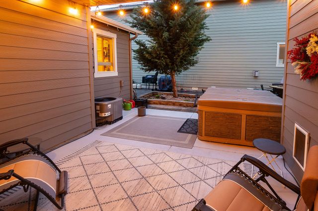 3380 SW 28th Street, Redmond, OR 97756