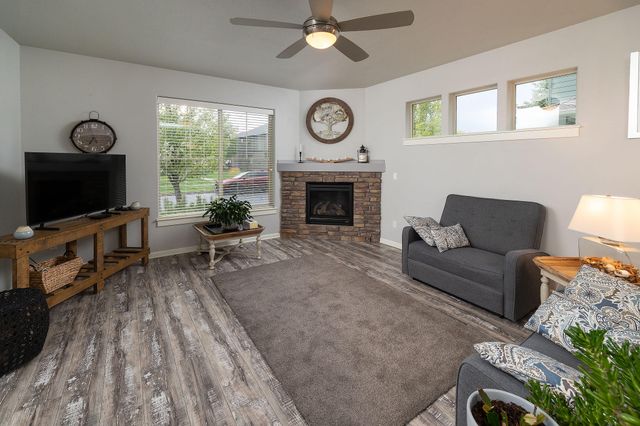 3380 SW 28th Street, Redmond, OR 97756
