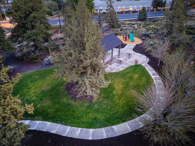 3380 SW 28th Street, Redmond, OR 97756