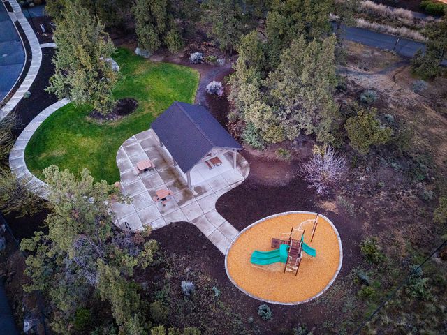 3380 SW 28th Street, Redmond, OR 97756