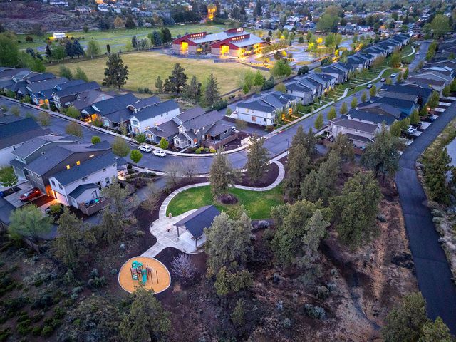 3380 SW 28th Street, Redmond, OR 97756