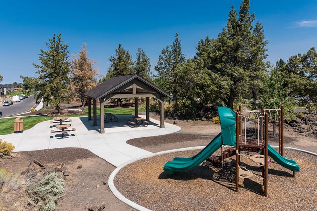 3380 SW 28th Street, Redmond, OR 97756