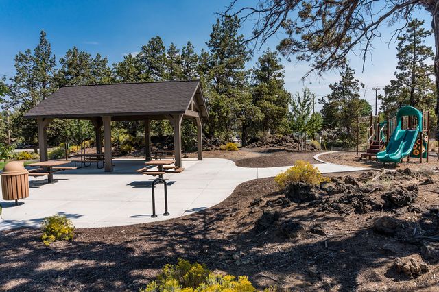 3380 SW 28th Street, Redmond, OR 97756