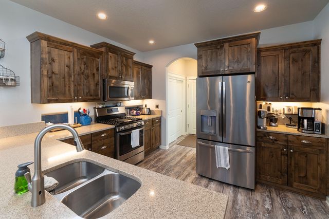 3380 SW 28th Street, Redmond, OR 97756