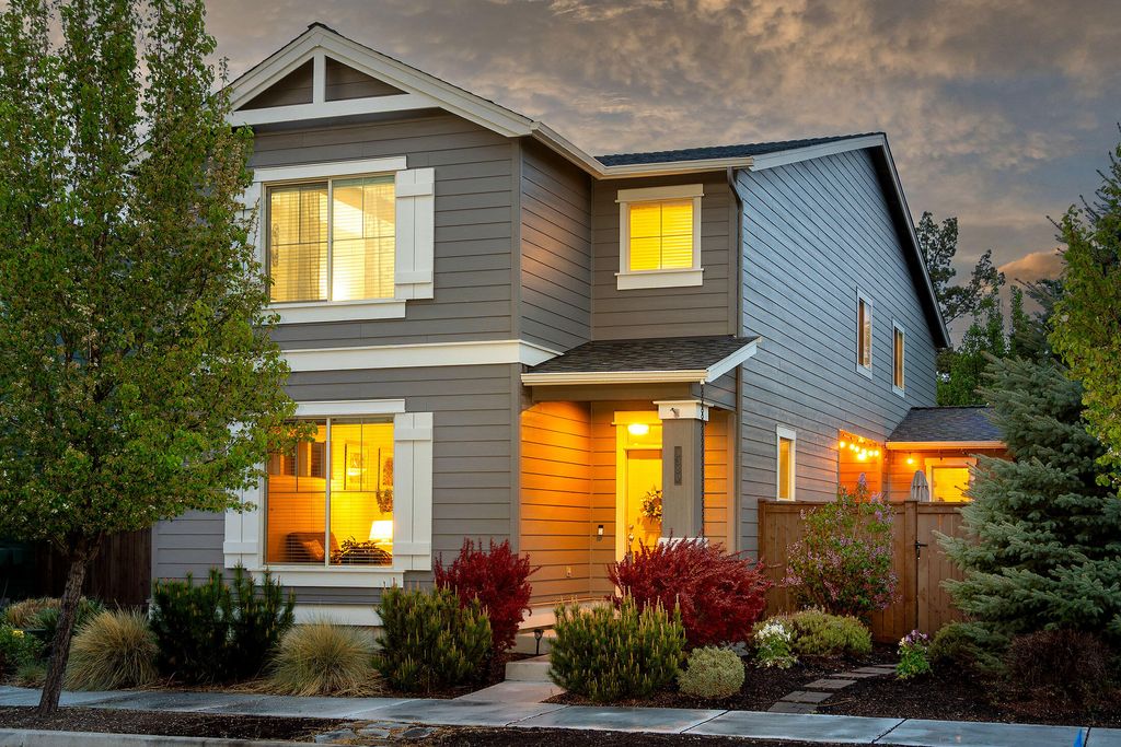 3380 SW 28th Street, Redmond, OR 97756