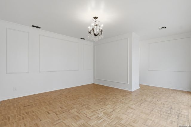 484 E Olmos Dr, Olmos Park, TX 78212