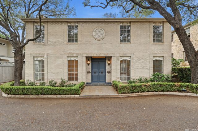 484 E Olmos Dr, Olmos Park, TX 78212