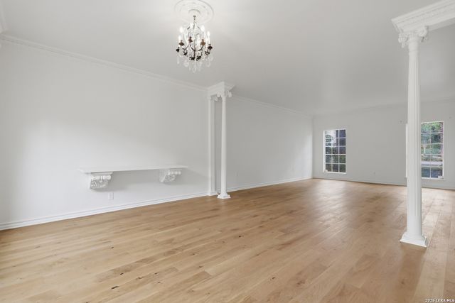 484 E Olmos Dr, Olmos Park, TX 78212