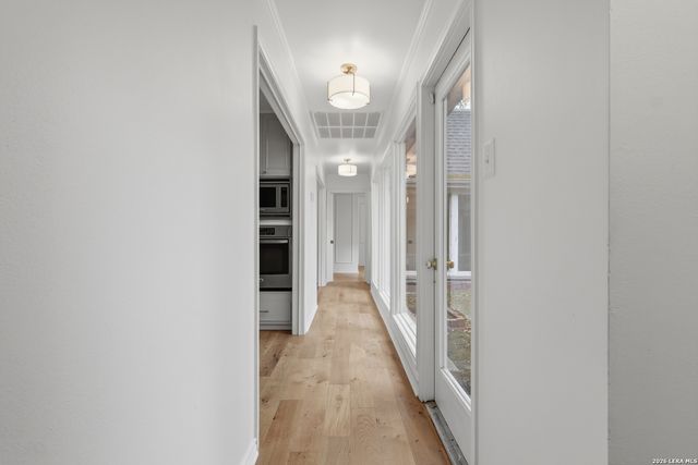 484 E Olmos Dr, Olmos Park, TX 78212