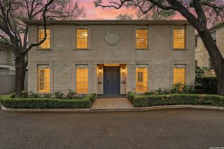 484 E Olmos Dr, Olmos Park, TX 78212