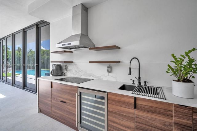 46 NE 162nd St, Miami, FL 33162