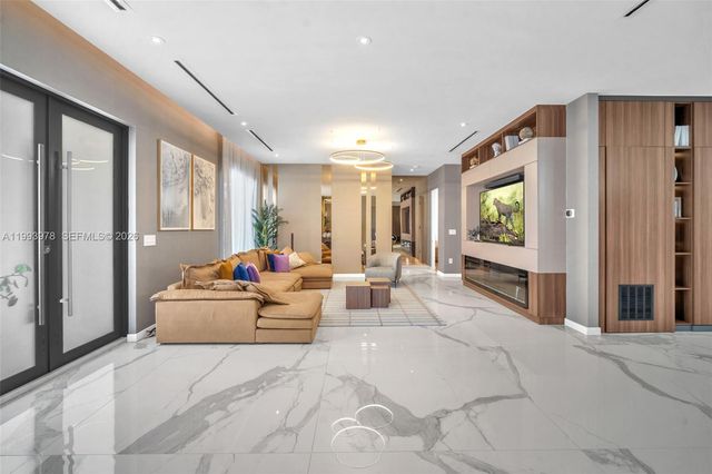 46 NE 162nd St, Miami, FL 33162