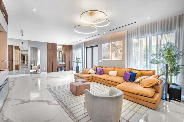 46 NE 162nd St, Miami, FL 33162